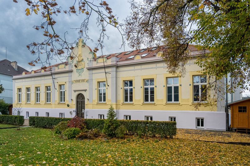 Půdní vestavba – škola Praha