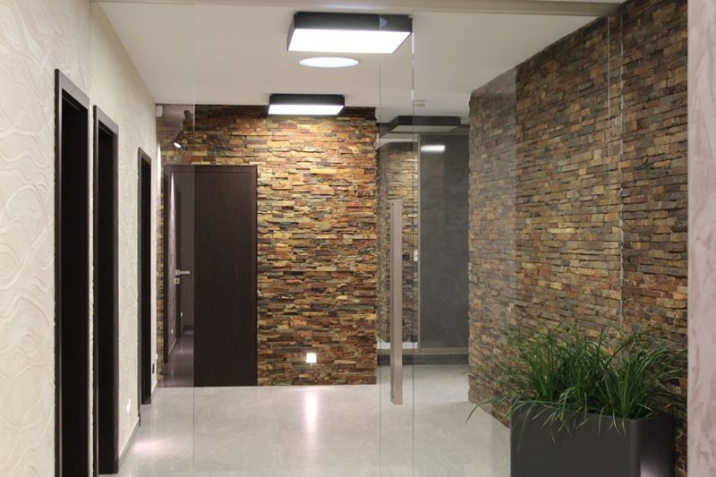 Family house with original wall designs
